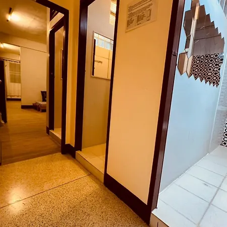Baan Nampetch Hostel Bangkok Exterior photo