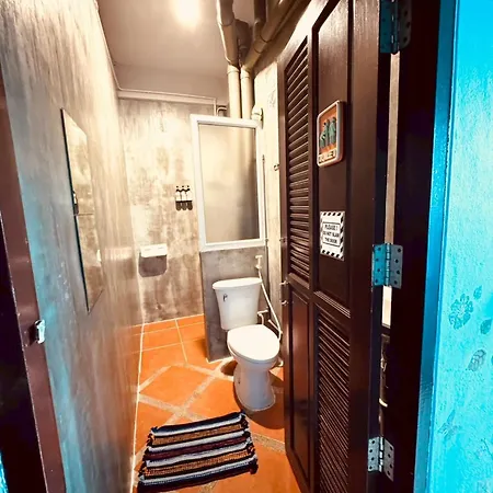 Baan Nampetch Hostel Bangkok Exterior photo