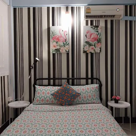 Baan Nampetch Hostel Bangkok Exterior photo